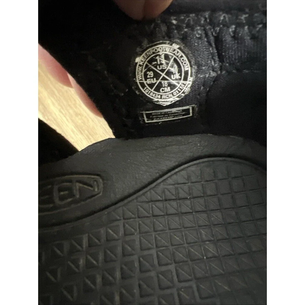 Keen Waterproof Washable Sandals Boys Youth Black Gray Size 11